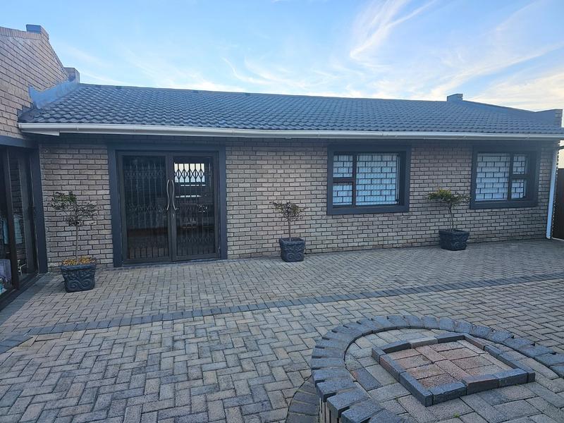 3 Bedroom Property for Sale in Dana Bay Western Cape